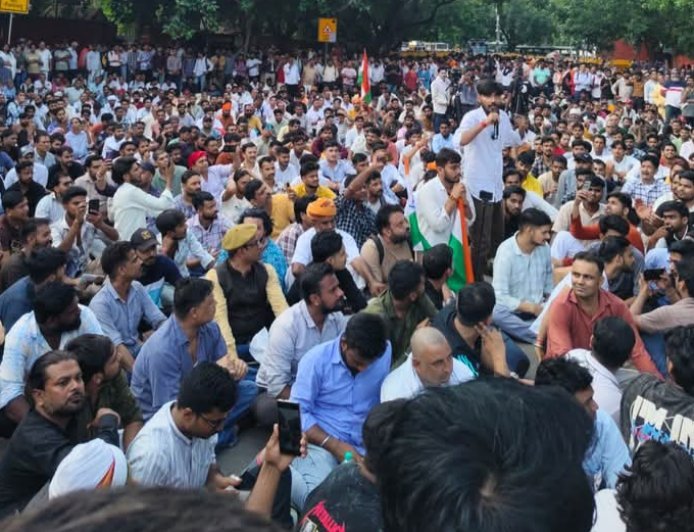 Reservation Controversy:आरक्षण पर सियासी संग्राम तेज: ‘UGC पर भी घमासान, जंतर मंतर पर डटे प्रदर्शनकारी