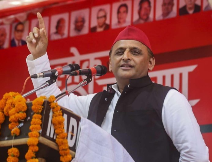 UP Election 2026: अखिलेश यादव का बड़ा ऐलान, महिलाओं को ₹40,000 रुपए सालाना देने का किया वादा