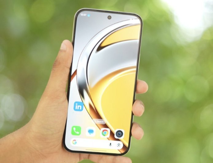 Realme का नया धमाका: 8000mAh बैटरी के साथ Realme P4s 5G लॉन्च, जानें कीमत और फीचर्स