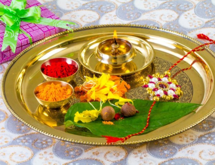 Raksha Bandhan 2026: क्या चंद्र ग्रहण पर लगेगा सूतक? जानें राखी बांधने का सही समय और नियम