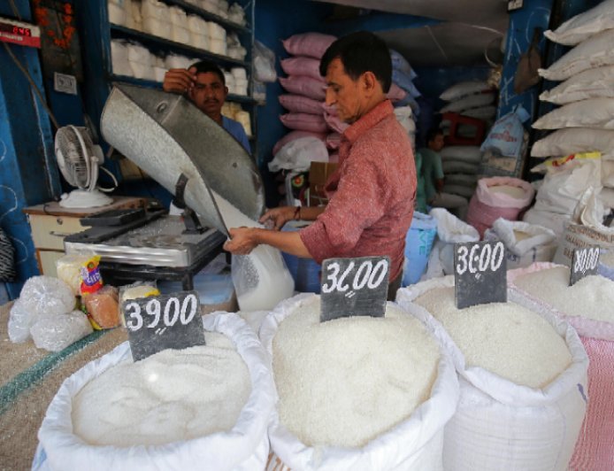 राहत भरी खबर! 8 दिन की तेजी के बाद सस्ती हुई चीनी, ₹91 प्रति क्विंटल गिरे दाम