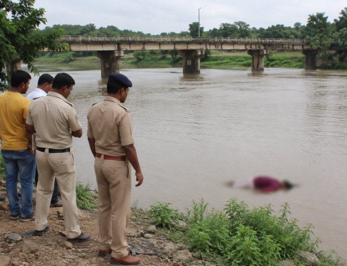 Son River Sidhi News: सोन नदी में बहता मिला अज्ञात महिला का शव, मचा हड़कंप