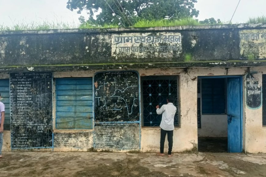 मझौली: जर्जर भवन के कारण निजी कमरे में चल रही ग्राम पंचायत, डेढ़ साल से परेशान हो रहे ग्रामवासी