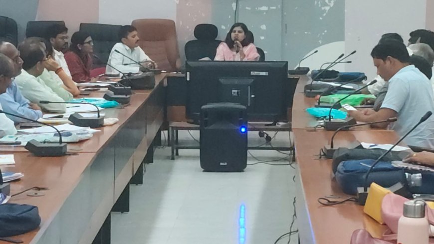 सीधी: 10 पटवारियों को कारण बताओ नोटिस, लापरवाही पर SDM सख्त, लंबित मामलों के त्वरित निराकरण के निर्देश