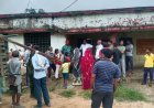 Sidhi News: बारिश में महिला का घर गिरा, 4 बच्चों संग हुई बेघर, तहसीलदार ने स्कूल में दिलाया आश्रय