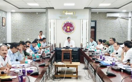 कमिश्नर ने महिला एवं बाल विकास विभाग के कार्यो की किए समीक्षा ,लापरवाही पर एक-एक वेतन वृद्धि रोकने के निर्देश दिए