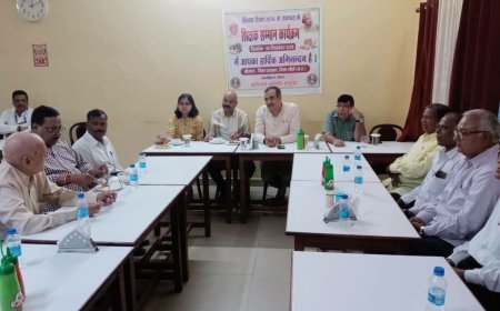 Sidhi News: शिक्षक दिवस पर कलेक्टर व एसपी ने किया सेवानिवृत्त शिक्षकों का सम्मान