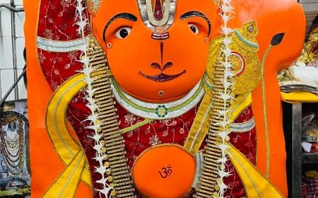 MP, Ujjain News अडिग खड़े हनुमान: 170 साल पुराने मंदिर का ढांचा हटा, लेकिन प्रतिमा को हटाने में फेल हुआ विज्ञान, इंजीनियर और बुलडोजर भी हारे