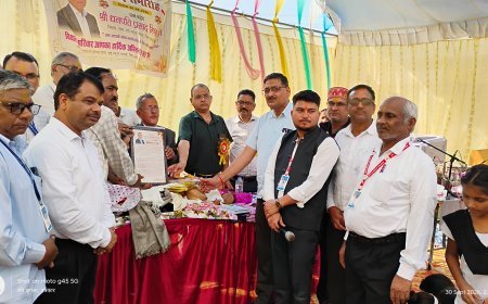42 वर्ष 8 माह की शिक्षा सेवा के बाद धनपति मिश्रा को दी गई भावभीनी विदाई,घरभरा विद्यालय में आयोजित हुआ विदाई समारोह,