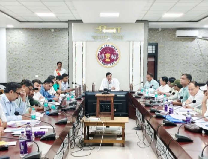 कमिश्नर ने महिला एवं बाल विकास विभाग के कार्यो की किए समीक्षा ,लापरवाही पर एक-एक वेतन वृद्धि रोकने के निर्देश दिए