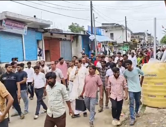 मड़वास थाना प्रभारी ने व्यापारियों से की गाली गलौज,विरोध में 6 घंटे बंद रहा बाजार,एक दिन पूर्व भी सब्जी विक्रेता के साथ की गई अभद्रता