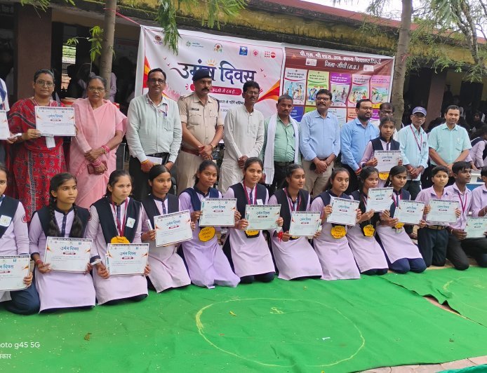 टिकरी स्कूल में उमंग कार्यक्रम का आयोजन: साइबर सुरक्षा, नशा मुक्ति और मानसिक स्वास्थ्य पर छात्रों को किया गया जागरूक
