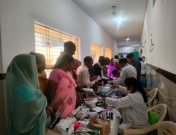 भारी बारिश के बीच अंत्योदय स्वास्थ्य मेले में उमड़ी हजारों मरीजों की भीड़, छोटी पड़ गई अस्पताल