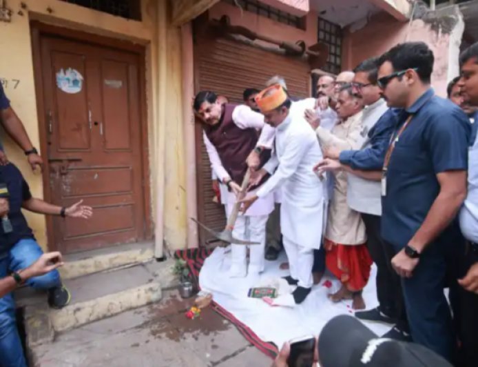 CM मोहन यादव ने अपना पैतृक मकान ढहाया, घर पर खुद चलाई गैंती, हो गए भावुक