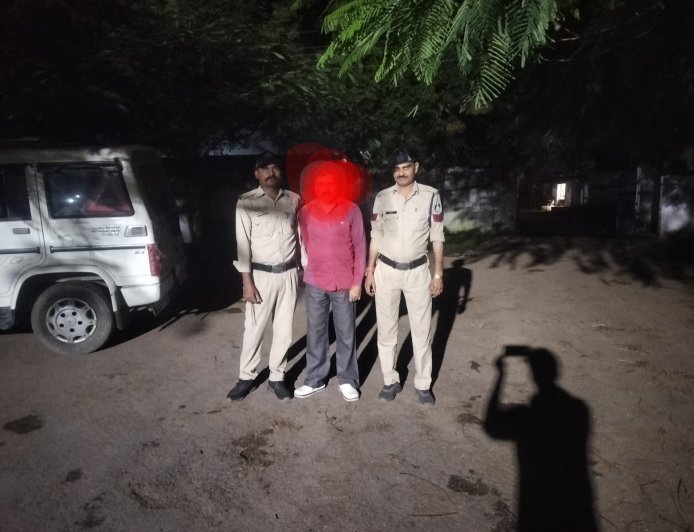 मड़वास पुलिस की बड़ी कार्रवाई : 07 वर्षों से फरार 10 हजार रुपये का इनामी आरोपी गिरफ्तार