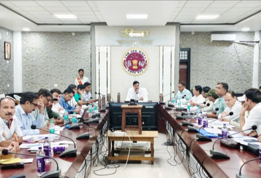 कमिश्नर ने महिला एवं बाल विकास विभाग के कार्यो की किए समीक्षा ,लापरवाही पर एक-एक वेतन वृद्धि रोकने के निर्देश दिए
