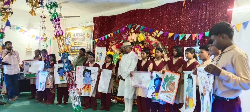 कुसमी के टमसार में श्रीकृष्ण की लीलाओं की मनमोहक प्रस्तुतियों ने मोहा मन, सांस्कृतिक कार्यक्रमों और चित्र प्रदर्शनी ने बांधा समां