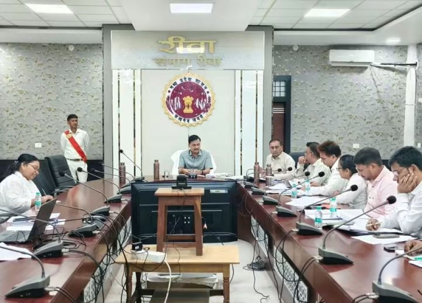 सड़क निर्माण में लापरवाही पर रीवा कमिश्नर की सख्ती: समय पर कार्य पूरा न करने वाले ठेकेदार होंगे ब्लैकलिस्ट, अधिकारियों पर भी कार्रवाई के निर्देश