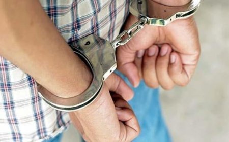 सीधी जिले में नशीली कफ सिरप के साथ ग्राम पंचायत सचिव गिरफ्तार, वाहन भी जब्त