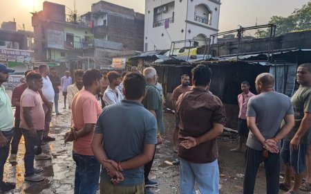 सीधी में भीषण आग से तीन दुकानें जलाकर खाक, मचा अफरा तफरी, सांसद डॉ. राजेश मिश्रा ने लिया जायजा