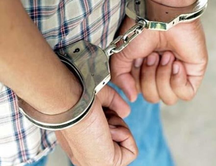 सीधी जिले में नशीली कफ सिरप के साथ ग्राम पंचायत सचिव गिरफ्तार, वाहन भी जब्त