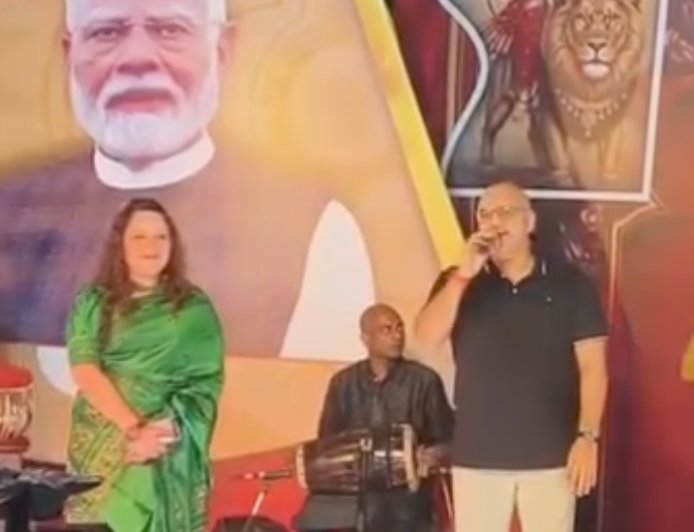 MP News: मां शारदा की नगरी में SP ने सुरीली आवाज में गाया मां शारदा का भजन, भावुक अंदाज ने जीता श्रद्धालुओं का दिल,VIDEO वायरल