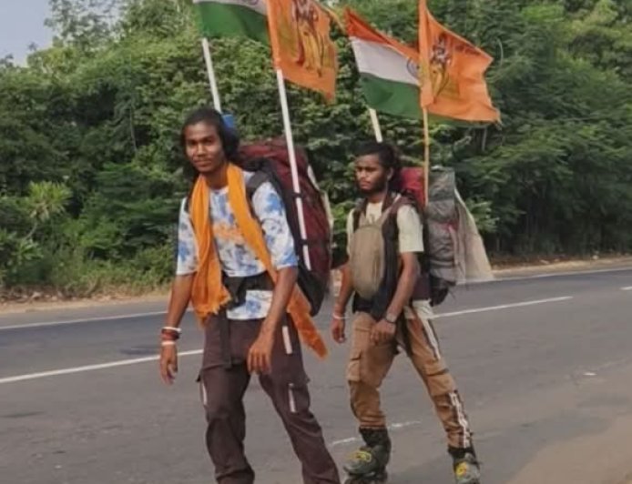 MP: हाथ में तिरंगा और भगवा ध्वज, स्केटिंग करते हुए तीर्थयात्रा पर निकले दो सगे भाई, 6 महीने में तय किया 10,500 KM का सफर