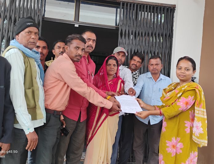 Sidhi News: कोटवारों ने किया काम बंद हड़ताल ,मांगों को लेकर मड़वास तहसीलदार को सौंपा ज्ञापन