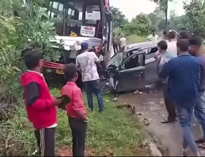 सीधी में मौत बनकर दौड़ी यात्री बस, कार के उड़े परखच्चे; तीन लोगों की दर्दनाक मौत, 5 वर्षीय मासूम गंभीर