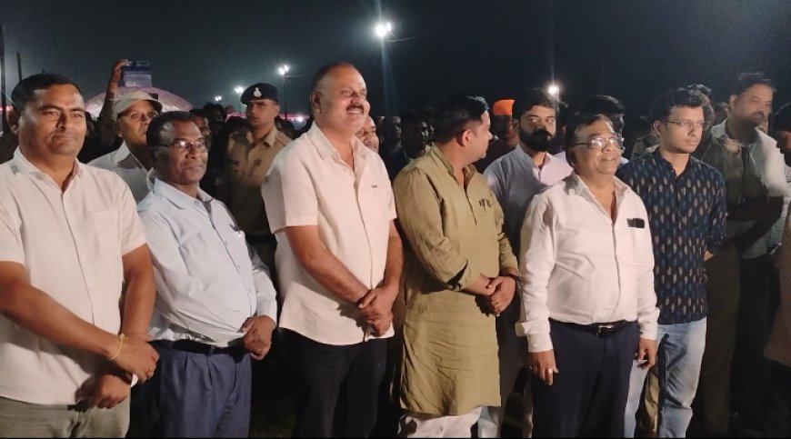 मझौली में अव्यवस्थाओं के बीच रावण दहन, न दुर्गा झांकियां दिखी न बैठने की रही समुचित व्यवस्था